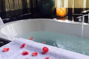 深圳龙华水疗池中的失重冥想：当身体学会漂浮